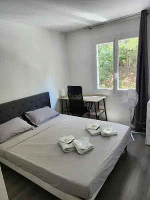 Un ou plusieurs lits dans un hébergement de l'établissement T3 avec magnifique vue montagne, 3 étoiles, piscine et parking, clim