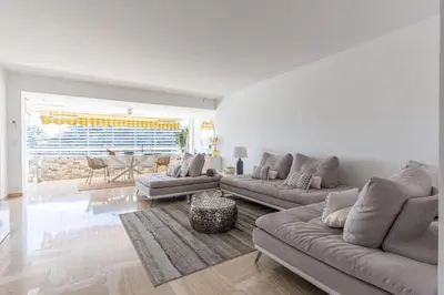 Coin salon dans l'établissement Grand 4 pièces 6 personnes fabuleuse vue mer clim garage