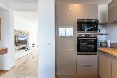 Cuisine ou kitchenette dans l'établissement Grand 4 pièces 6 personnes fabuleuse vue mer clim garage