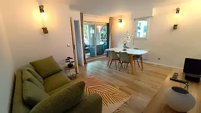 Coin salon dans l'établissement Appartement 4 personnes avec piscine, tennis, proche de la mer