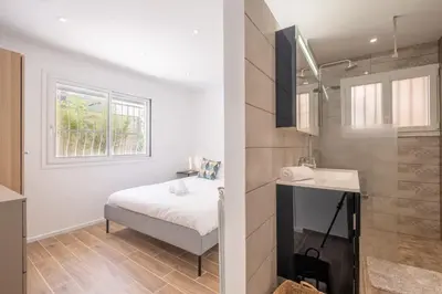 Un ou plusieurs lits dans un hébergement de l'établissement SERRENDY COUP DE COEUR ! 3p avec jacuzzi à pieds de la Croisette !
