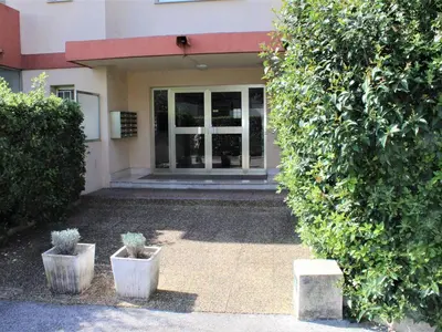 Façade ou entrée de l'établissement Studio en RDJ avec jardin, plage à 3m, clim et parking, Villeneuve-Loubet - FR-1-252A-74
