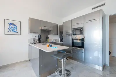 Cuisine ou kitchenette dans l'établissement RARE ! Superbe 3 pièces avec jardin face à la mer