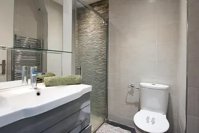 Salle de bains dans l'établissement LE VENITIA studio raffiné avec balcon mignon, pour votre séjour à deux