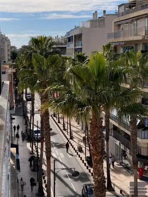 Vue générale sur la mer ou vue sur la mer prise depuis l'appartement