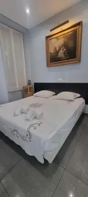 Un ou plusieurs lits dans un hébergement de l'établissement Cannes Hoche Apartment