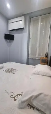 Un ou plusieurs lits dans un hébergement de l'établissement Cannes Hoche Apartment