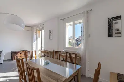 Coin salon dans l'établissement Appt lumineux et spacieux au cœur de Cannes