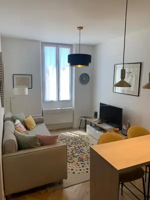 Coin salon dans l'établissement Lumineux 2 pièces Vieil Antibes