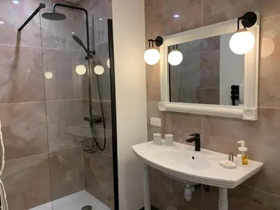 Salle de bains dans l'établissement Lumineux 2 pièces Vieil Antibes