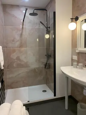 Salle de bains dans l'établissement Lumineux 2 pièces Vieil Antibes