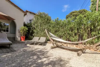 Jardin de l'établissement Charming Cottage at 200m from Beach