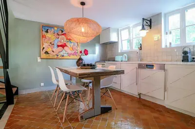 Cuisine ou kitchenette dans l'établissement Charming Cottage at 200m from Beach