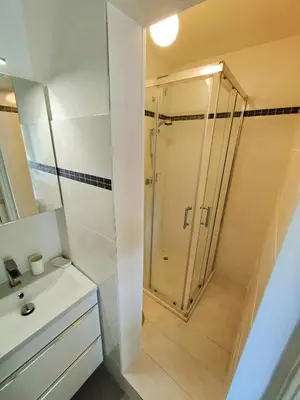 Salle de bains dans l'établissement BEL AIR - Studio, Proche centre, WIFI, Climatisation