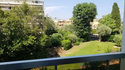 Jardin de l'établissement Studio Mas du Tanit Olympe