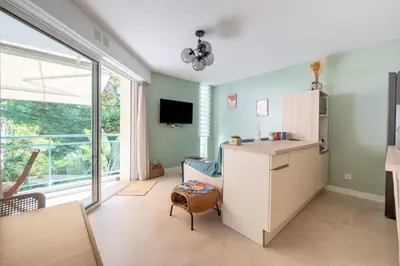 Télévision ou salle de divertissement dans l'établissement Novaä