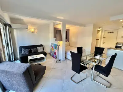 Coin salon dans l'établissement Rouaze 2, by Welcome to Cannes
