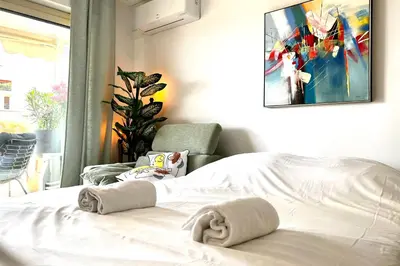Un ou plusieurs lits dans un hébergement de l'établissement Le Meissonnier bright apartment with terrace
