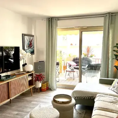 Le Meissonnier bright apartment with terrace