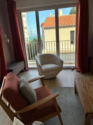 Coin salon dans l'établissement Magnifique appartement climatisé de 87m², à 100m de la plage