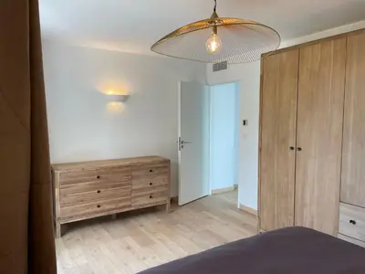 Un ou plusieurs lits dans un hébergement de l'établissement Magnifique appartement climatisé de 87m², à 100m de la plage