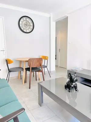 Coin salon dans l'établissement 2 bedroom luxury flat with Balcony Cannes Center