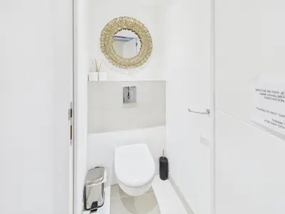 Salle de bains dans l'établissement LE SPECTACULAIRE moderne et raffiné, idéalement situé à deux pas du Palais et plages