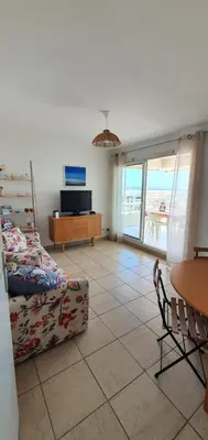 Coin salon dans l'établissement Standing vue mer entre Cannes et Antibes