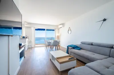 Cuisine ou kitchenette dans l'établissement SERRENDY RARE ! Superbe appartement avec vue sur la mer