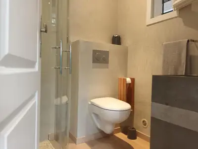 Salle de bains dans l'établissement Maison avec piscine à Biot Antibes