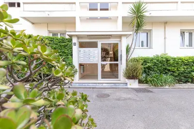 Façade ou entrée de l'établissement Hayda - Proche plage et congrès