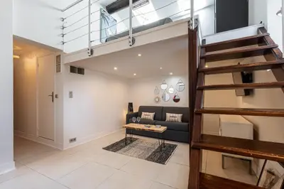Coin salon dans l'établissement Superbe appartement en plein centre du vieil Antibes