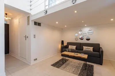 Coin salon dans l'établissement Superbe appartement en plein centre du vieil Antibes