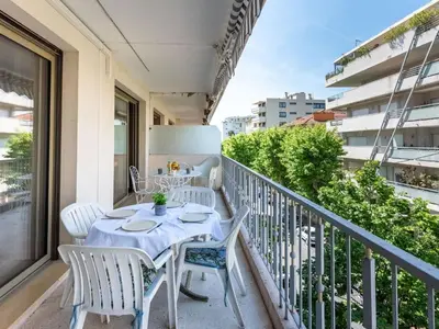 Balcon ou terrasse dans l'établissement Apartment Le Valencia by Interhome