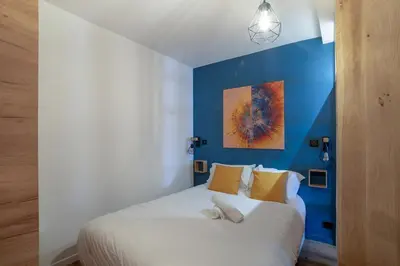 Un ou plusieurs lits dans un hébergement de l'établissement Charmant Appartement Antibes