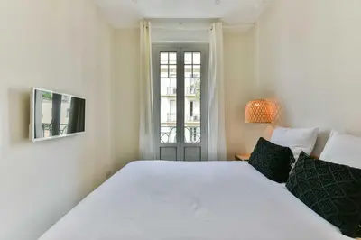 Un ou plusieurs lits dans un hébergement de l'établissement Nice apartment Juan-Les-Pins - 300m Beach