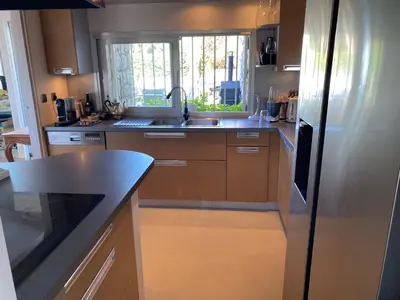 Cuisine ou kitchenette dans l'établissement Villa Galateias, un coin de Paradis, superbe vue avec piscine privée