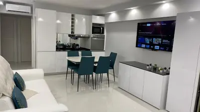 Cuisine ou kitchenette dans l'établissement Cannes Pointe Croisette : superbe logement vue mer