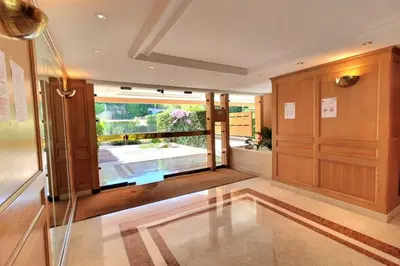 Piscine de l'établissement Cannes Conseil Immo -Résidence avec piscine, appartement avec terrasse pour 4 personnes ou située à proximité
