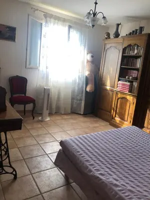 Coin salon dans l'établissement Maison au calme avec jardin et garage proche du centre et de la mer