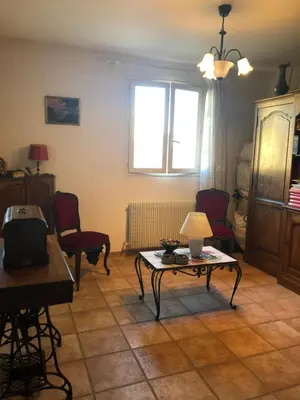 Coin salon dans l'établissement Maison au calme avec jardin et garage proche du centre et de la mer