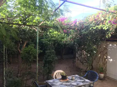Jardin de l'établissement Maison au calme avec jardin et garage proche du centre et de la mer