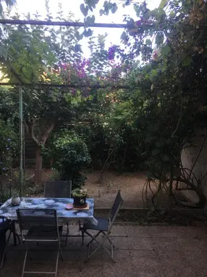Jardin de l'établissement Maison au calme avec jardin et garage proche du centre et de la mer
