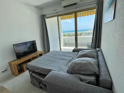 Télévision ou salle de divertissement dans l'établissement #902 MARINA RIVIERA BAY - Marina Baie des Anges