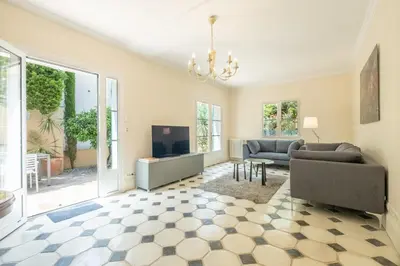 Coin salon dans l'établissement Superb villa with swimming pool & sauna