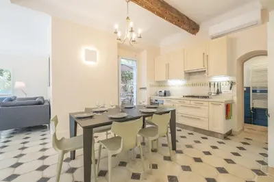 Cuisine ou kitchenette dans l'établissement Superb villa with swimming pool & sauna