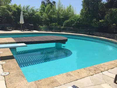 Piscine de l'établissement Cannes Eden résidence de luxe piscine tennis ou située à proximité