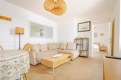 Coin salon dans l'établissement FERSEN Superb Mediterranean style apartment in heart of Old Antibes
