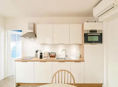 Cuisine ou kitchenette dans l'établissement FERSEN Superb Mediterranean style apartment in heart of Old Antibes