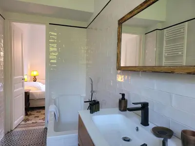 Salle de bains dans l'établissement T3 VILLA WALLER PROCHE PLAGES et CENTRE-VILLE